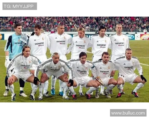 足球之夜特别节目聚焦球星深度访谈与赛场背后的故事